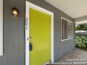 Building Photo - 311 E San Antonio Ave