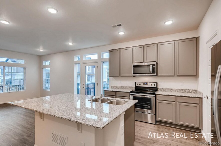 Building Photo - 3841 N Himalaya Rd