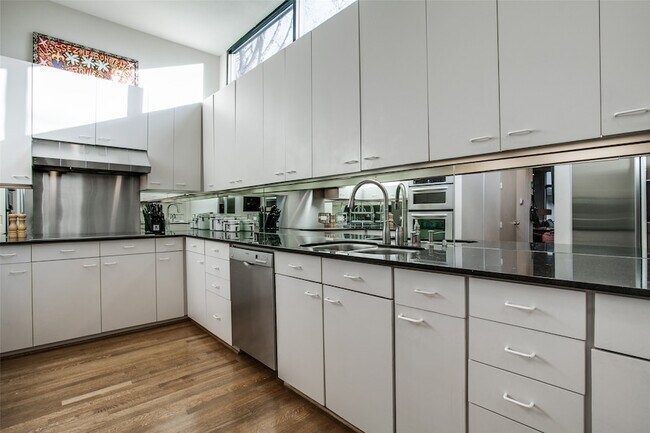 Building Photo - 4114 Normandy Ave