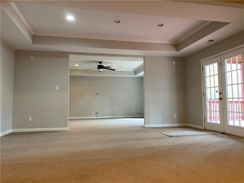 Building Photo - 7655 Golden Sands Dr
