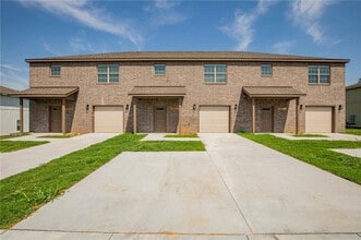 Building Photo - 2003 Azlin Pl