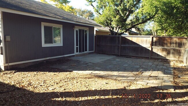 Building Photo - 8032 Laurel Bend