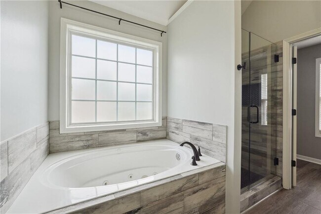 Building Photo - 425 Hearthstone Way