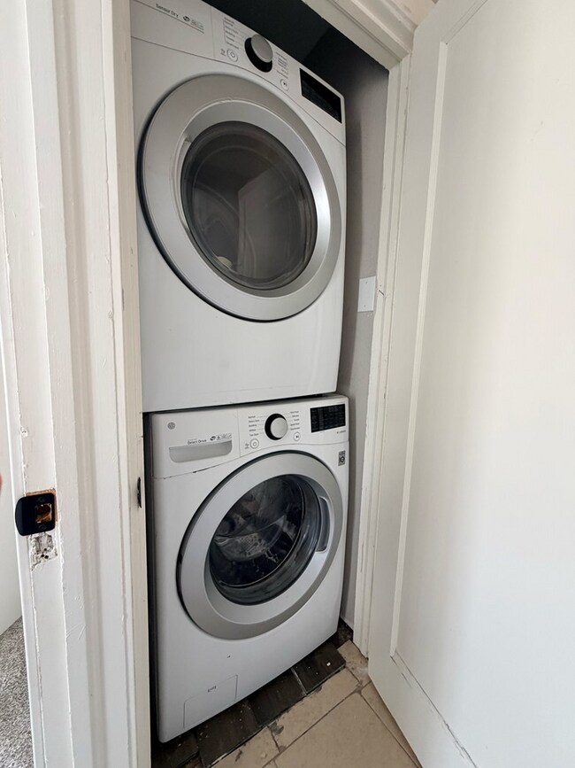 Building Photo - 1421 Lauderdale Ave