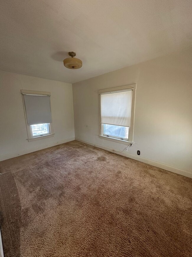 Building Photo - Charming 1.5-Story Home available for RENT beginning January 2, 2025.