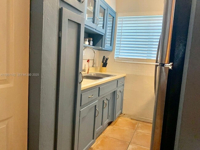 Building Photo - 825 Euclid Ave