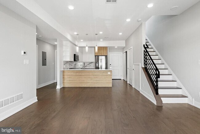 Building Photo - 1221 E Berks St