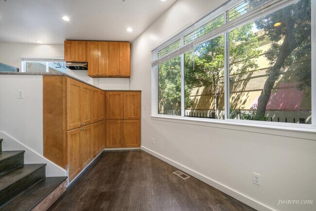 Building Photo - 25 Elgin Park