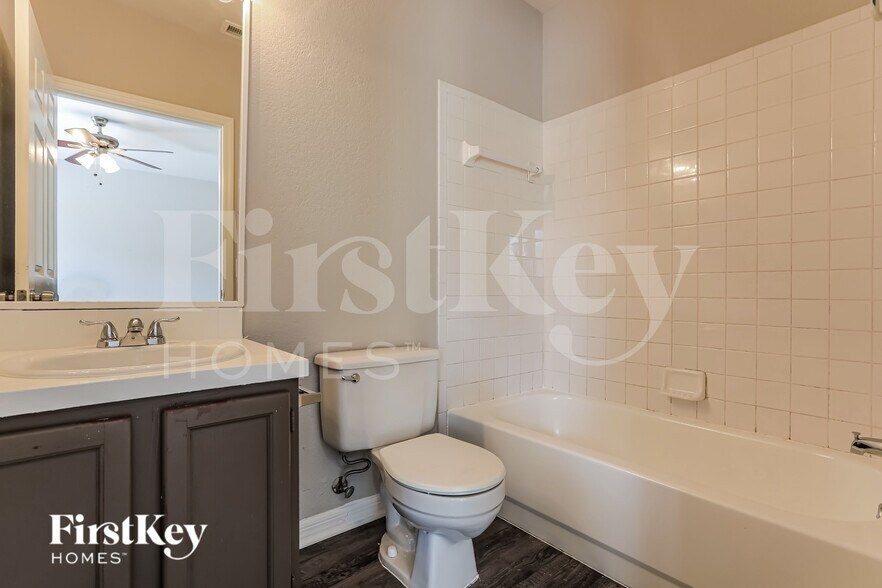 Building Photo - 3169 N Biscayne Dr