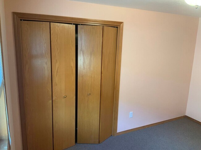 Building Photo - 3 Bedroom, 2 Bathroom House in Springfield