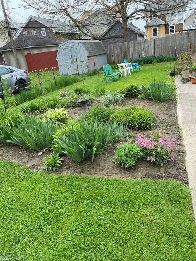 Building Photo - Sunny, Energy-Efficient Home in a Quiet, Close-to-Everything Neighborhood