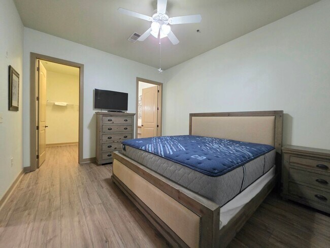 Building Photo - Ground floor 2/2 at The Enclave at Oak Hill