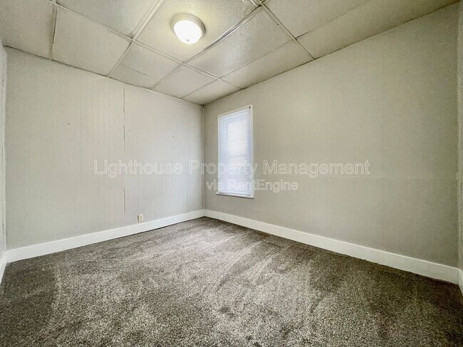 Building Photo - 1011 Quarry Ave NW