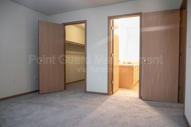 Building Photo - 1005 Ave K Ave