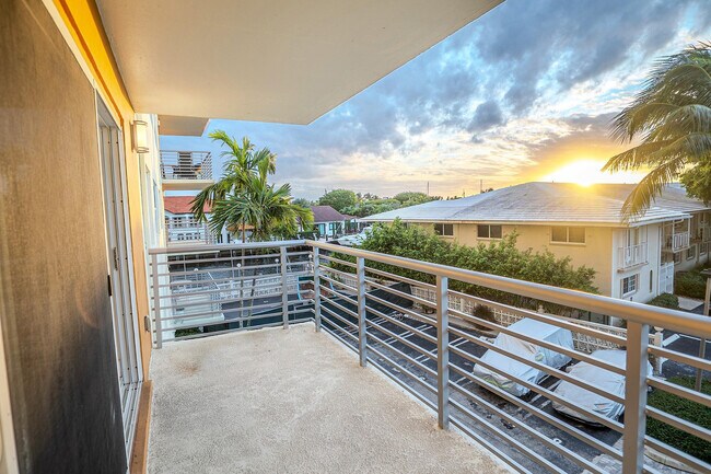 Building Photo - 2900 NE 30th St