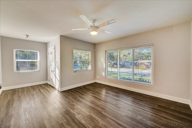 Building Photo - 1701 E Henry Ave