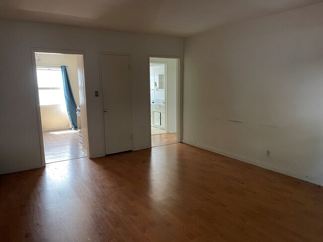 Building Photo - 3646 Vinton Ave