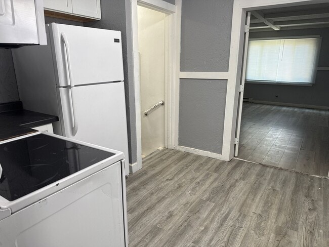 Building Photo - Coming soon!!!!      4 bedroom 2 bath with partially finished basement