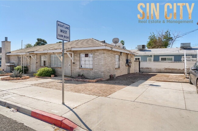 Building Photo - 1017 E Bonneville Ave