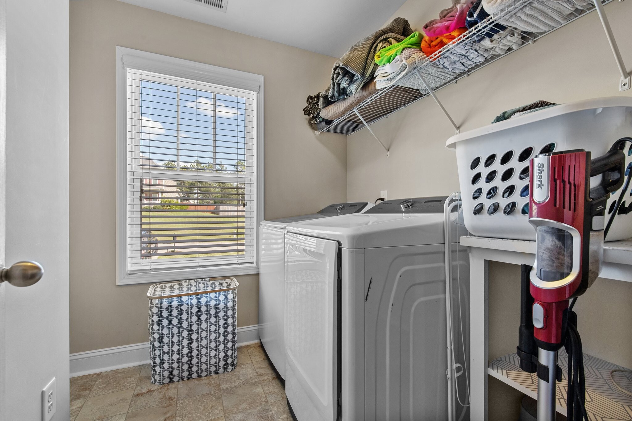 Building Photo - 789 Equestrian Way