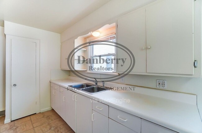 Building Photo - 919 Brookley Blvd