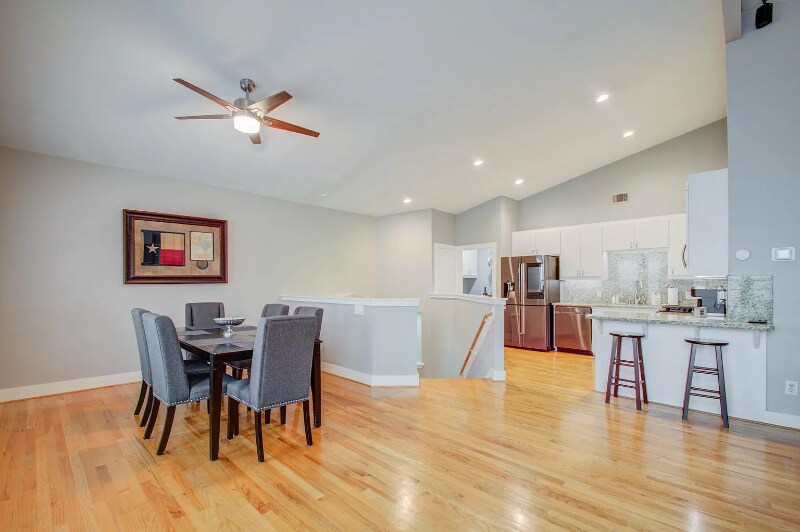 Building Photo - 9705 Riddlewood Ln
