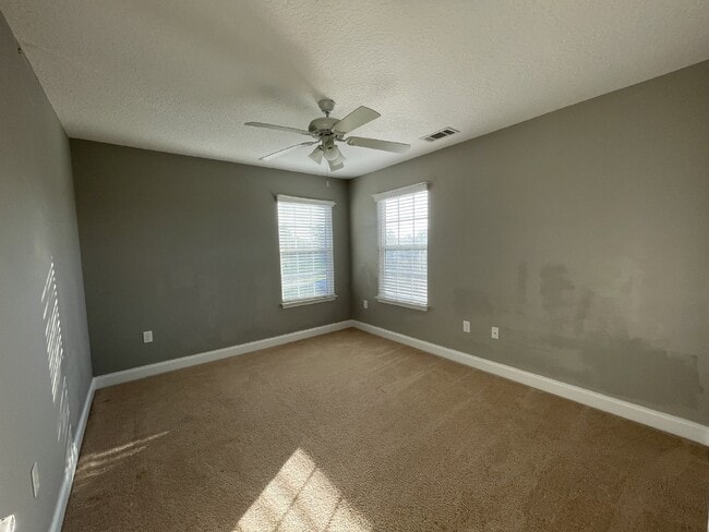 Building Photo - Home For Rent