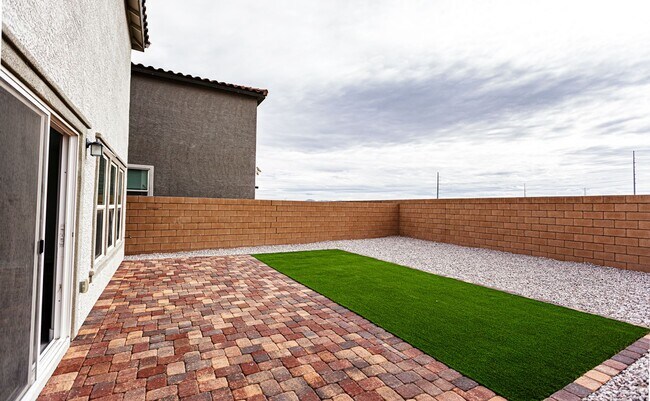 Building Photo - Beautiful 2-story home in a gated community