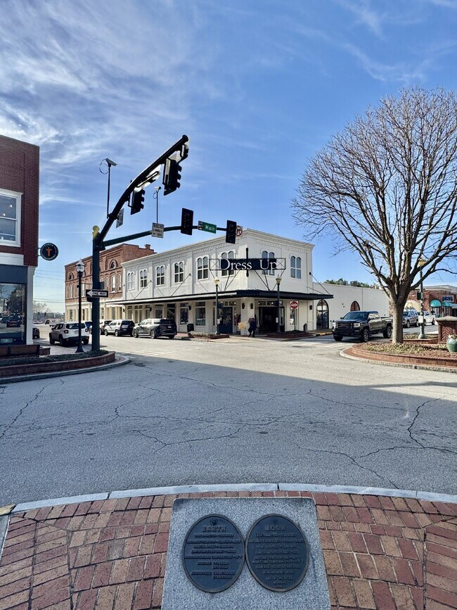Building Photo - Be the First to Live in This Beautiful 5 B...