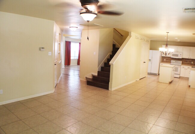 Building Photo - Beautiful Rental now available in Thistle ...