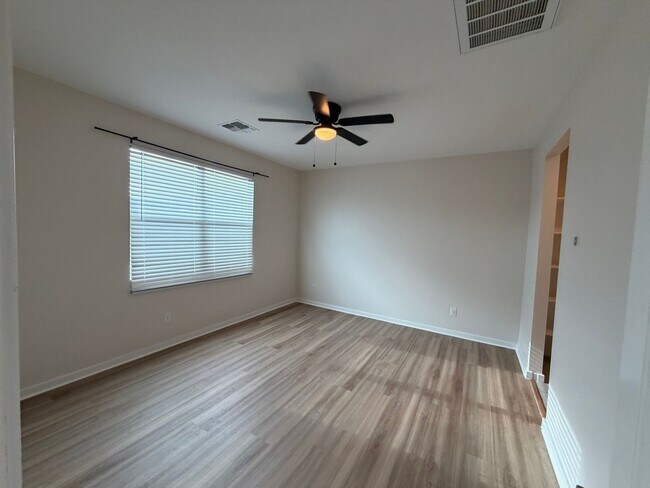 Building Photo - 36987 N Sidewinder Dr