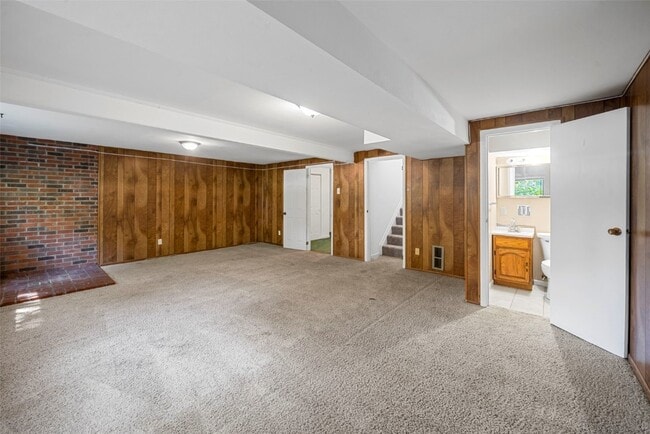 Building Photo - 1121 Dauphine Ln