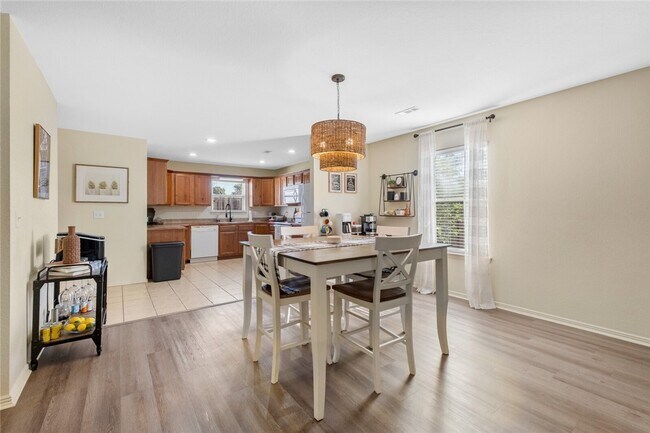 Building Photo - 4462 W Alberta St