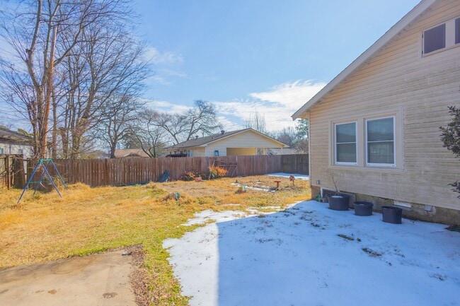 Building Photo - 2 Bedroom Stifft Station Cottage