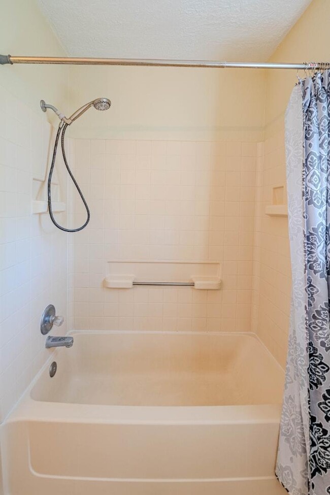 Building Photo - 7725 Pinewood Dr NW