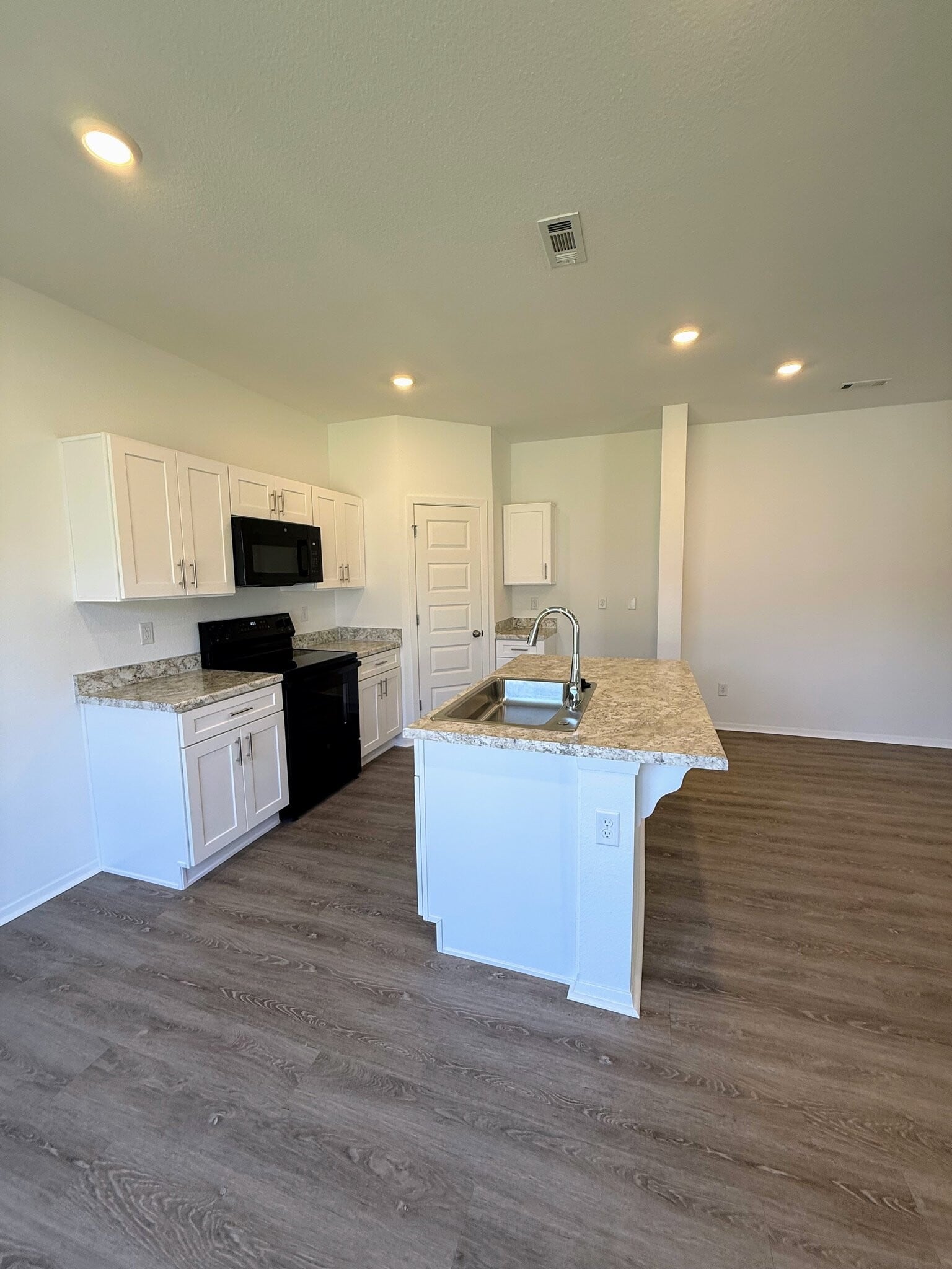 Building Photo - 6810 SW Dignity Ave