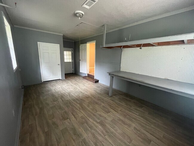 Building Photo - Nuce 3 br. Home for rent near LR Air Force base
