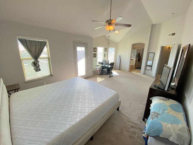 Building Photo - Northeast El Paso/Sandstone Ranch Estates 4 Bed Refrig A/C in Cul De Sac!