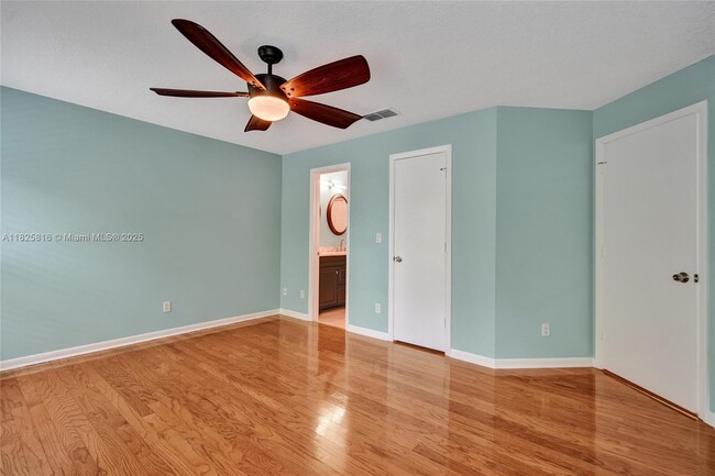 Building Photo - 8820 Woodside Ct