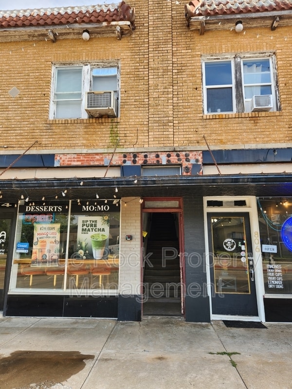 Building Photo - 804 1/2 E Main St