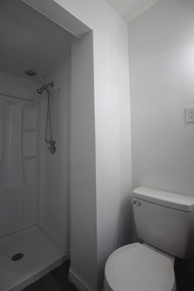 Building Photo - Adorable 3 Bed 2 Bath in Tyler with TWO Li...