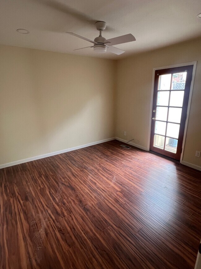 Building Photo - 356 Adams Way