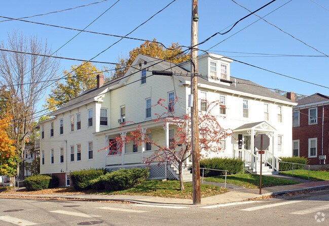 Building Photo - 44 School St