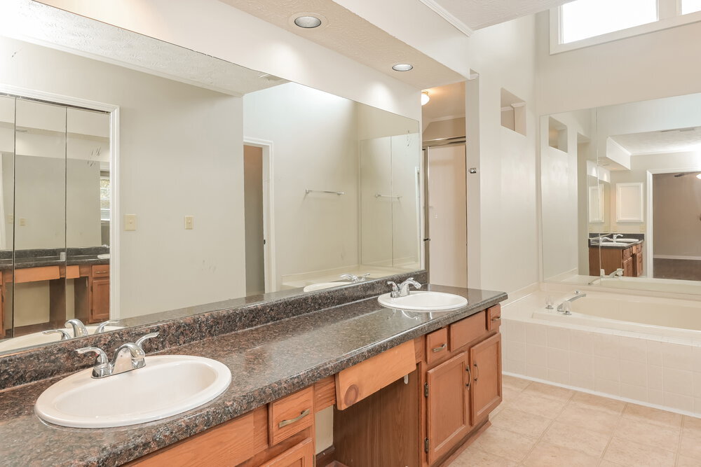 Building Photo - 2481 Meadowglen Trail