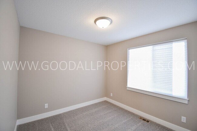 Building Photo - 3 Bedroom, 2 Bathroom Single Family Ranch with 2-Car attached garage
