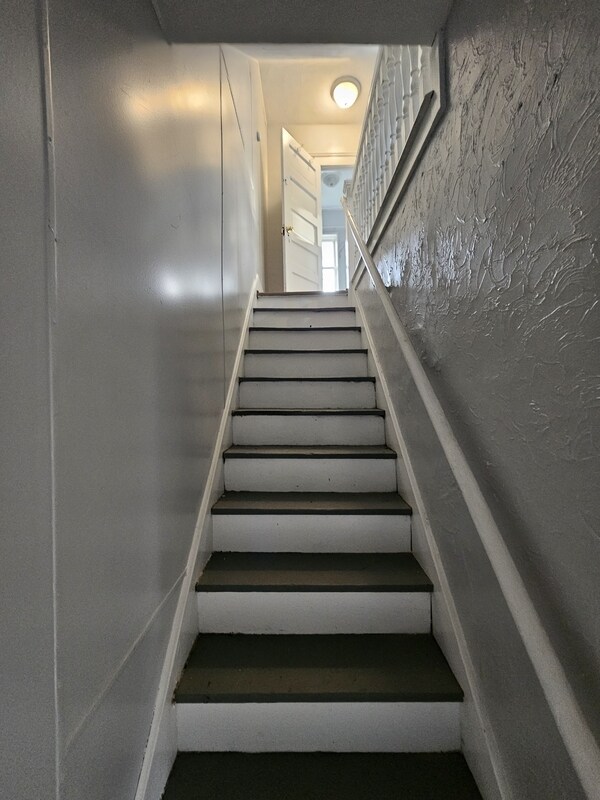 Building Photo - 1852 E 32nd St