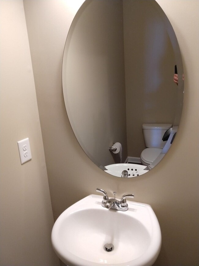 Building Photo - 2 Bedroom, 2.5 Bath Townhome In Applewood