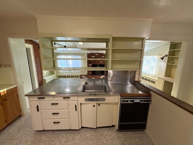 Building Photo - 1947 Marion St SE