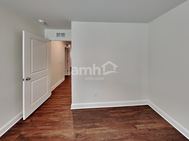 Building Photo - 616 Rivermist Dr