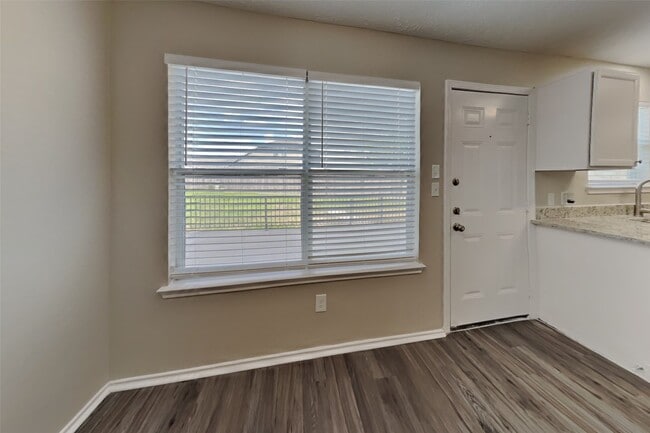 Building Photo - 33326 Cottonwood Bend